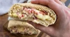 Handbrot mit Schinken und Käse | Rezept