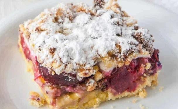 Polnischer Zwetschgen Kuchen vom Blech mit Baiser