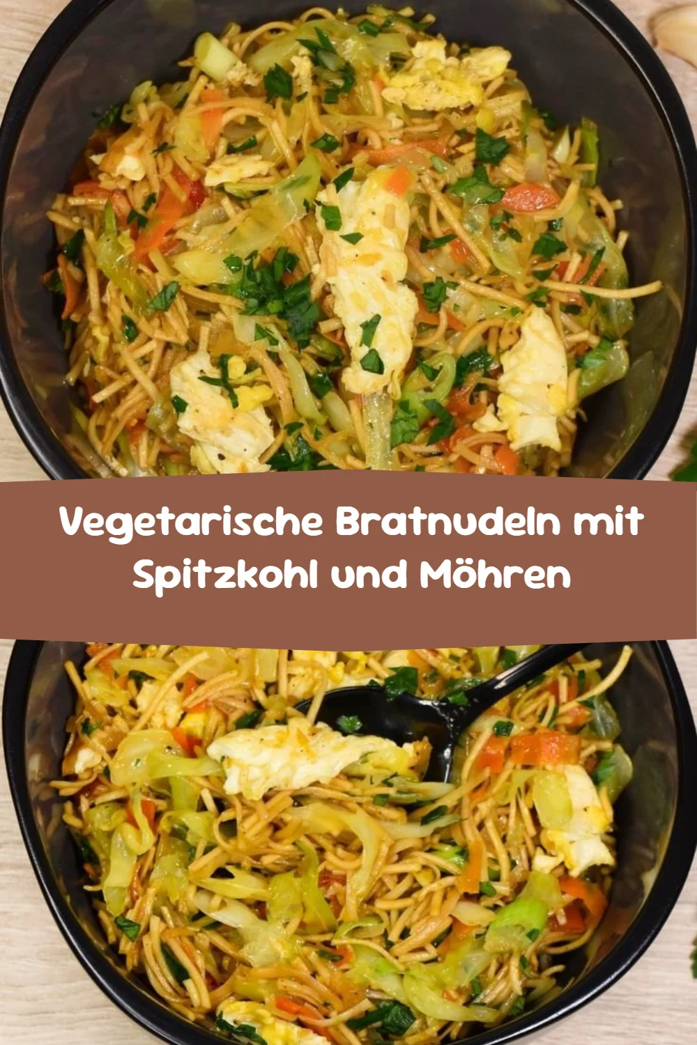 Vegetarische Bratnudeln mit Spitzkohl und Möhren