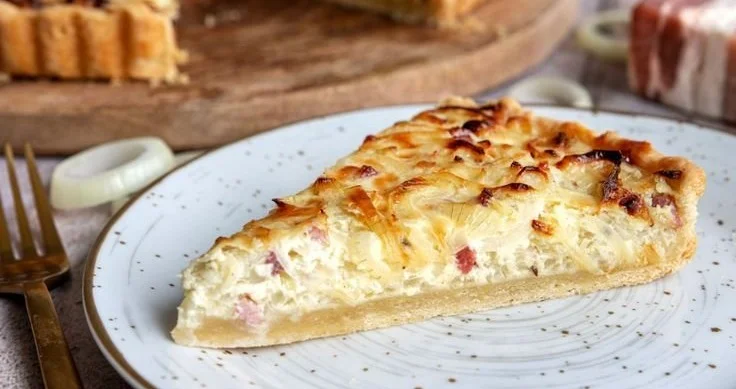 Zwiebelkuchen mit Mürbeteig | Rezept